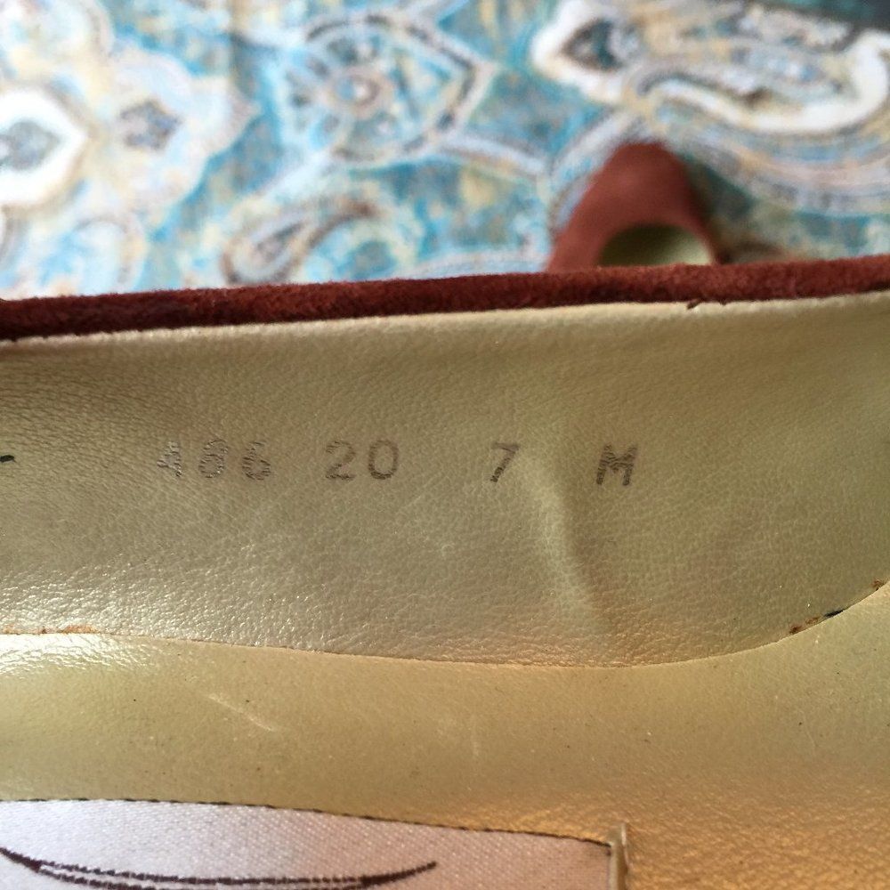 Bandolino Brown Suede Pump EUC 7 Vintage - Picture 7 of 7